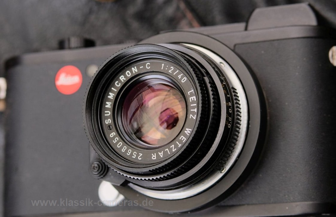 Leica CL (APS-C) w.
        Summicron-C 1:2/40 mm